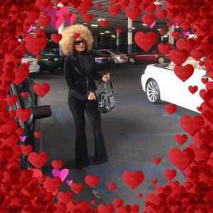 Meet your Posher, Holly